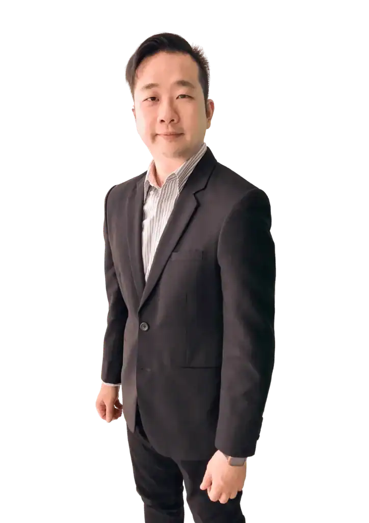 Digital marketing trainer Mike Cheong in professional suit for online marketing coaching.